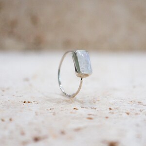 Regenbogenmondstein Ring eckig aus 925 Sterling Silber / Mondstein Ring