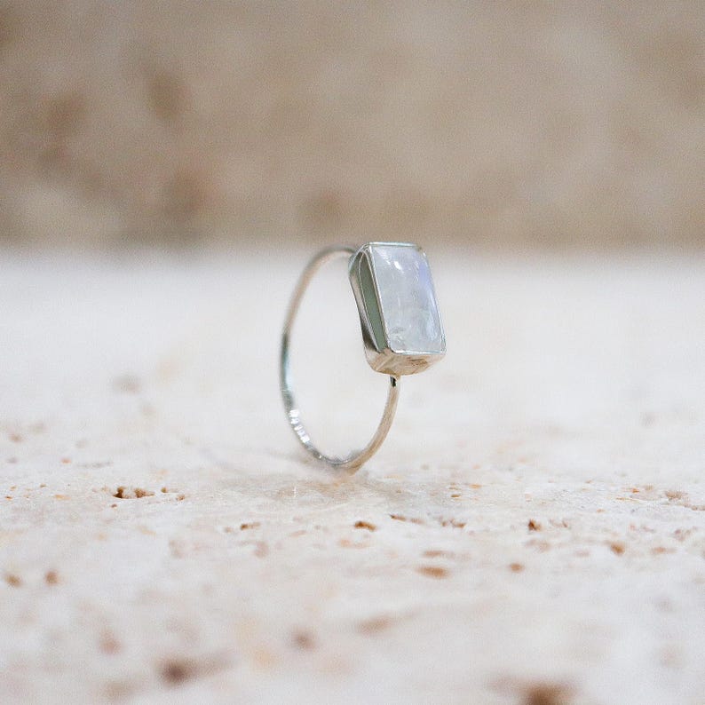 Regenbogenmondstein Ring eckig aus 925 Sterling Silber / Mondstein Ring