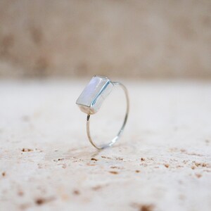 Regenbogenmondstein Ring eckig aus 925 Sterling Silber / Mondstein Ring