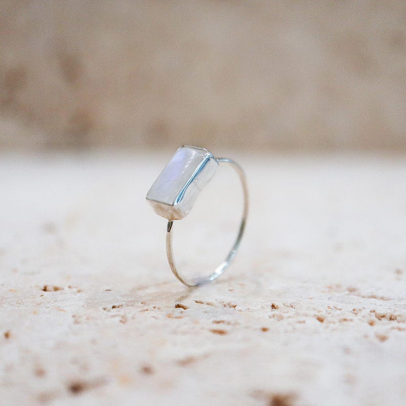 Regenbogenmondstein Ring eckig aus 925 Sterling Silber / Mondstein Ring