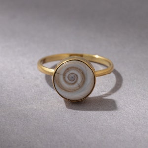 Shiva&#39;s eye ring made of brass with shell gold handmade