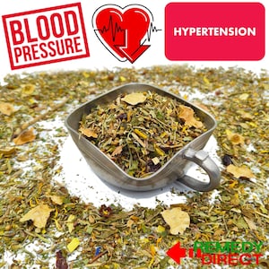 Puede incluir: Un cuenco de metal lleno de hierbas y botánicos secos, rodeado de hojas sueltas. La imagen incluye el texto "BLOOD PRESSURE" y "HYPERTENSION". Una flecha roja apunta a las palabras "REMEDY DIRECT".