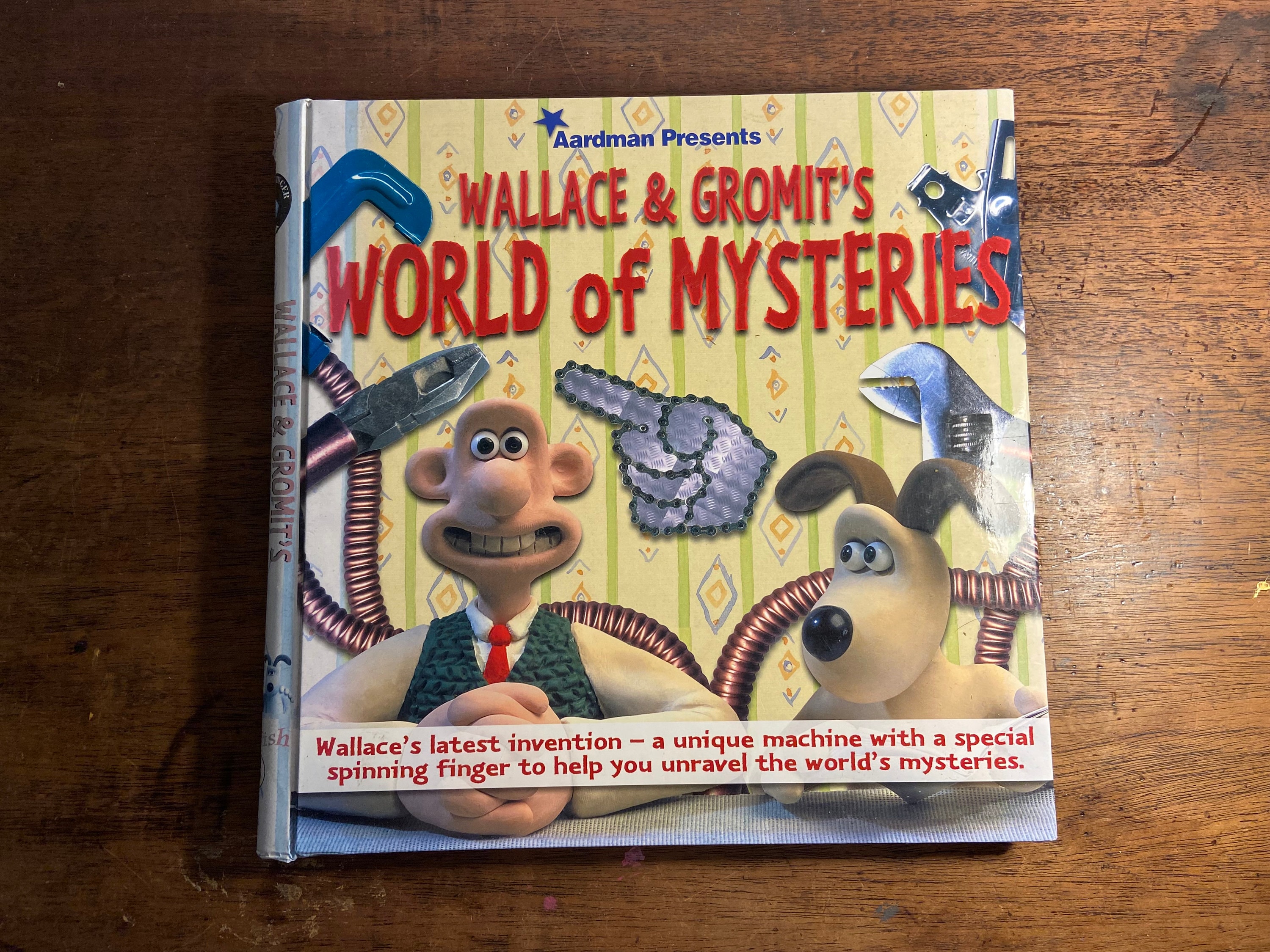 洋書『The World of Wallace & Gromit』 The World of Wallace & Gromit: Amazon.co.uk: Lane, Andy