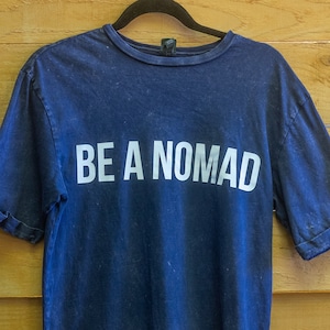 THRIFTED BE A NOMAD Women’s S Vintage-purple Short Sleeve Logo Tee