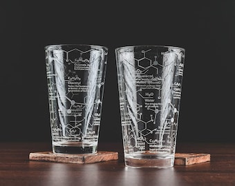 Greenline Goods Beer Glasses - 16 oz Pint Glass Gift (Set of 2) – Science of Beer Glassware - Etched with Beer & Hops Chemistry Molecules