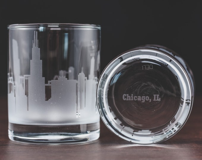 Chicago Skyline Etched Whiskey Glasses Gift (Set of 2) | Old Fashioned Tumbler – For Chicago Lovers