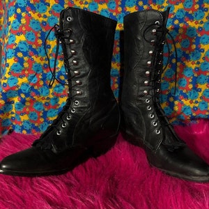 Vintage Black Lace up leather Justin’s boots with pointed toe. Marked size 6.5M Width = 3 1/4” EXCELLENT condition!!