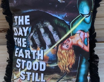 The Day the Earth Stood Still Pillow, Michael Rennie & Patricia Neal, Handmade Classic Science Fiction Movie Pillow (With Fluffy Stuffing)