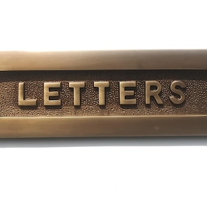 Placa de latão antiga com letras 10 x 3 polegadas - letras gravadas em latão maciço, fornecidas com parafusos de fixação