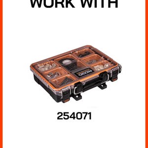 Puede incluir: Un contenedor de almacenamiento naranja y negro con tapa transparente, dividido en compartimentos llenos de ferreter&iacute;a. El contenedor tiene un asa y cierres negros. Se muestra el texto "INSERTS WORK WITH" y "254071".