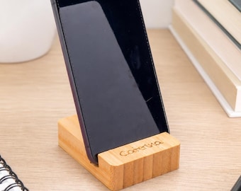 Soporte para smartphone de bambú personalizado | Porta teléfono grabado a láser | Idea regalo escritorio oficina | Colega o papá