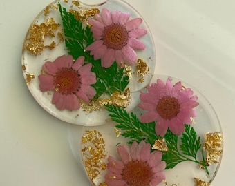 Blommiga bilunderlägg | Handgjorda mugghållarunderlägg i harts till bilen | Söta biltillbehör | Set om 2 | Present till henne
