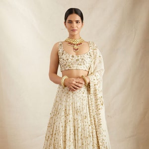Sabyasachi V Neck Blouse Readymade Sari Blouse Designer Sequence Blouse Wedding  Indian Bridal Sari Choli Crop Top on Skirt Bridesmaid Gift 