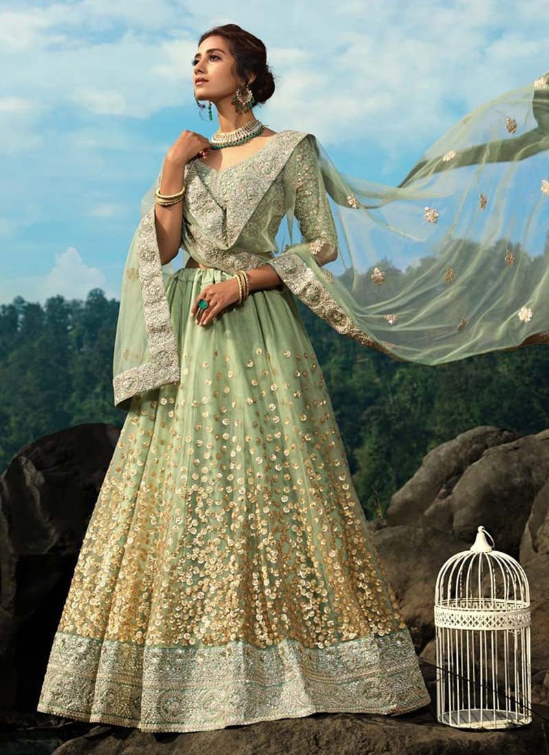 Couture 2022 Is A Glamorous Dusty Golden Collection By Sabyasachi –  ShaadiWish