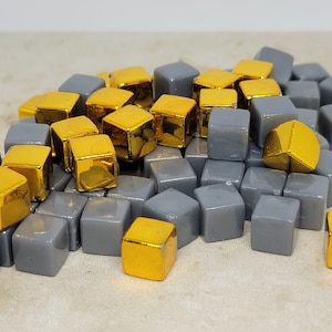 PACK OF 20 8mm Cubes Game Pieces Standard Size Silver or Gold See photos corners are not perfect