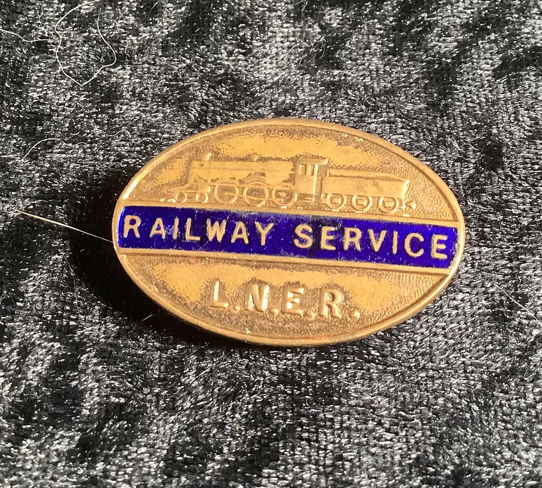 Help Button Lner Train Original LNER London North Eastern Railway War Service Badge Button ...