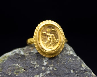 Guardian Angel Signet Ring / 24K Gold Plated 925 Sterling Silver / Ancient Greek Hammered Coin Ring / Gioielli greci / Regalo religioso Pellada