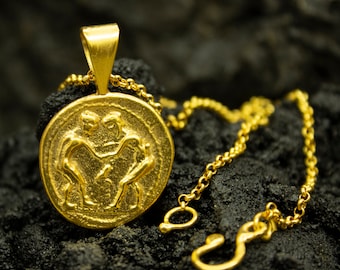 Beautiful vintage Goddess Pendant Medaille medal