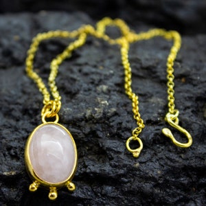 Uralter handgemachter Mondstein Anhänger | Silber 24K Vergoldet | Handgemachte rosa Halskette | Handgefertigter Schmuck | Weihnachtsgeschenk von Pellada