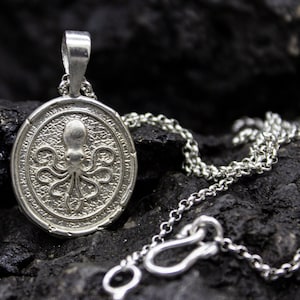 Ancient Octopus Signet Coin Pendant | 925 Sterling Silver | Vintage  Octopus Medalion Kraken Necklace | Sea Life Nautical Jewelry | Pellada
