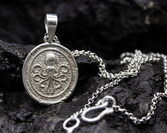 Ancient Octopus Signet Coin Pendant | 925 Sterling Silver | Vintage  Octopus Medalion Kraken Necklace | Sea Life Nautical Jewelry | Pellada