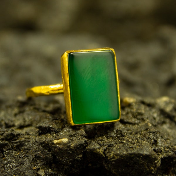 Bague en jade vert émeraude | Bague ancienne en argent | Argent sterling 925 plaqué or 24 carats | Bague empilable faite main | Cadeau délicat par Pellada