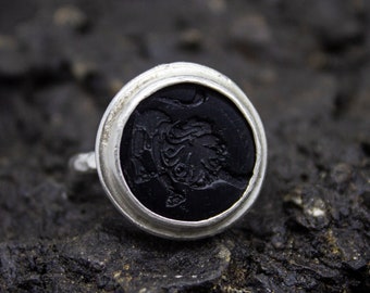 Bague en verre taille-douce lion grec | Argent sterling 925 | Bague avec horoscope en taille-douce de la Rome antique | Bague Zodiaque Ancienne en Verre Taille-douce par Pellada