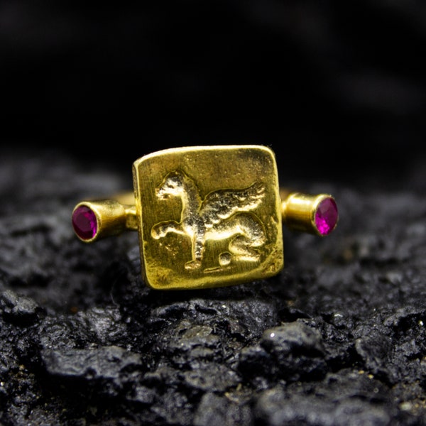 Anneau de pièce de monnaie chevalière Pégase d'art ancien | Plaqué Or 24K | Anneau de cheval grec | Bague vintage de style romain | Bijoux Mystical Pegasus par Pellada