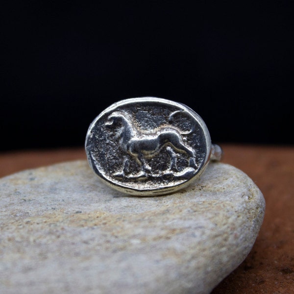 Ancient Roman Art Lion Ring | 24K Gold Plated 925 Sterling Silver | Signet Lion Ring | Horoscope  Ring |  Hammered Jewelry by Pellada