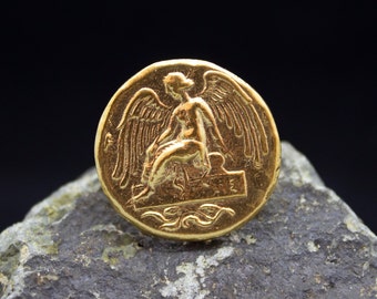 Schutzengel Ring | 24K Vergoldet | Römische Kunst Engel Medaillon Ring | Antike griechische Münze Ring | Religiöses Geschenk von Pellada