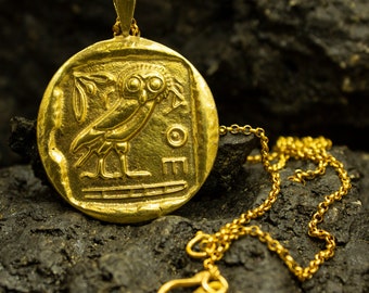 Antike griechische Eule Goldsiegelmünze Anhänger | 24K Vergoldetes 925 Sterlingsilber | Athena Göttin Halskette |  Athener Schmuck von Pellada