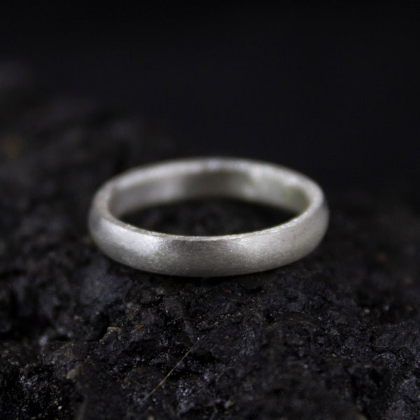 Bruiloft zilveren satijnen ring | 925 sterling zilver | Uniseks trouwring | Belofte Ring 3 mm | Satijnen mat gegraveerde ring van Pellada