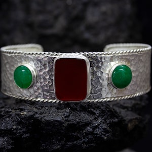 Brazalete de arte antiguo / Pulsera de plata cornalina / Plata de ley 925 / Brazalete de plata martillada / Pulsera de piedra preciosa de ágata hecha a mano por Pellada