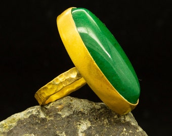 Anello di giada verde / Anello placcato in oro 24K / Anello con pietra portafortuna fatto a mano / Anello in argento sterling 925 / Gioielli portafortuna / Regalo in stile vintage di Pellada