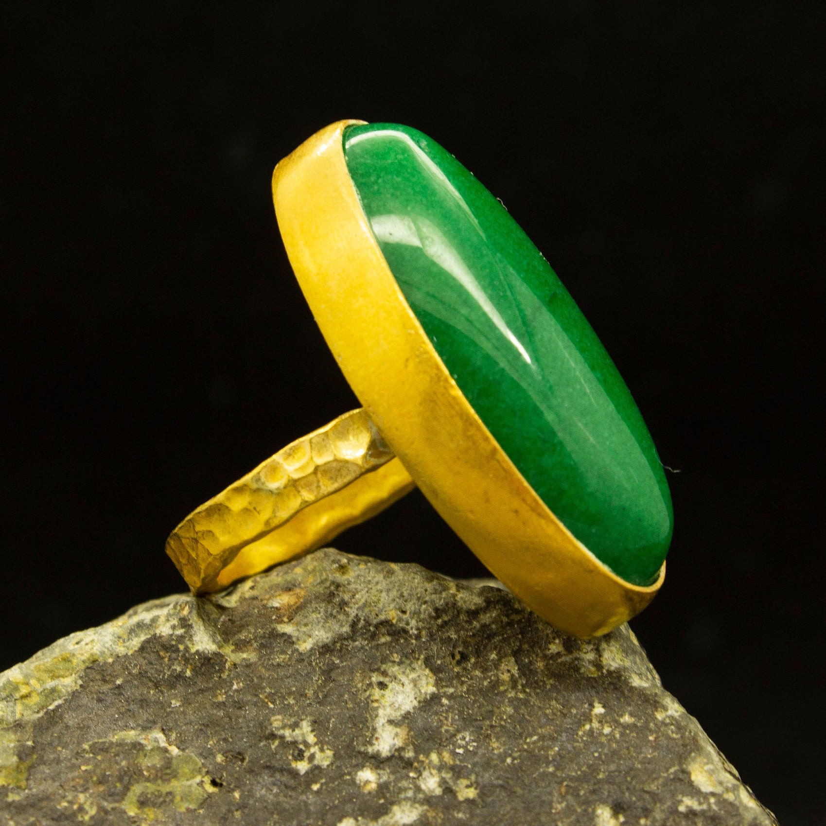 Anello Placcato Oro Con Giada Naturale Verde - Gioiello Fashion Nuovo