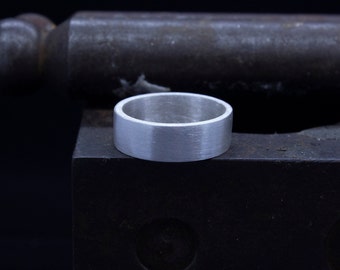 Anillo Alianza Plata 11EW0530 Con Acabado Martillado
