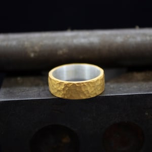 Aliança de casamento martelada 6 mm banhada a ouro 24K Prata esterlina 925 Aliança de casamento unissex Gravura grátis por Pellada