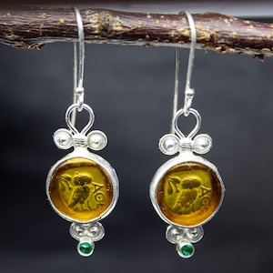 Orecchini in argento con intaglio in vetro a forma di gufo / Argento Sterling 925 / Orecchini con gufo di Atena / Gioielli della dea della mitologia antica / Regalo delicato di Pellada