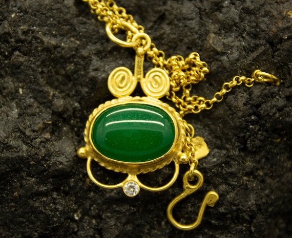 Ciondolo con Fiore di Giada Verde Collana Naturale Pietra