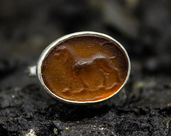 Bague en verre taille-douce lion grec | Argent sterling 925 | Chevalière Lion de Lys en taille-douce | Bague Zodiaque Romaine Antique en Verre Orange par Pellada