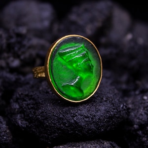 Egyptian Nefertiti Intaglio Glass Ring | 925 Sterling Silver | Egyptian Queen Intaglio Tree Bark Ring | Intaglio Green Glass by Pellada