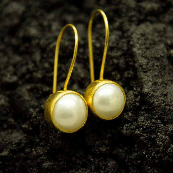 24K Gold Toned Pearl Beaded Kundan Studded Jhumka Earrings  Rubans
