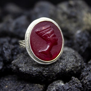 Nefertiti Intaglio Red Glass Ring | 925 Sterling Silver | Queen Intaglio Signet Silver Ring | Intaglio Glass Carved Vintage Ring by Pellada