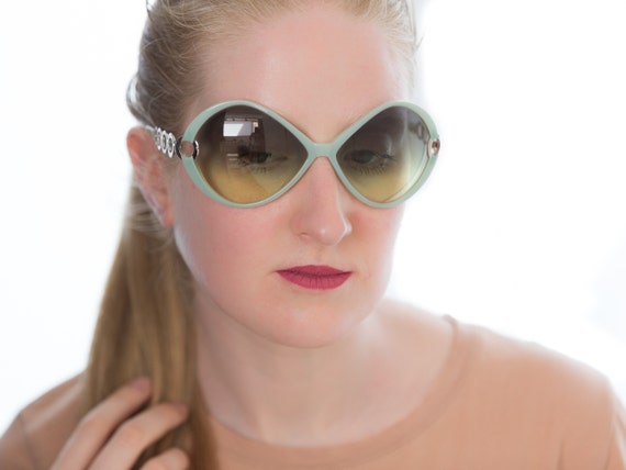 Moschino women's 2000s sunglasses green M3708s - image 1