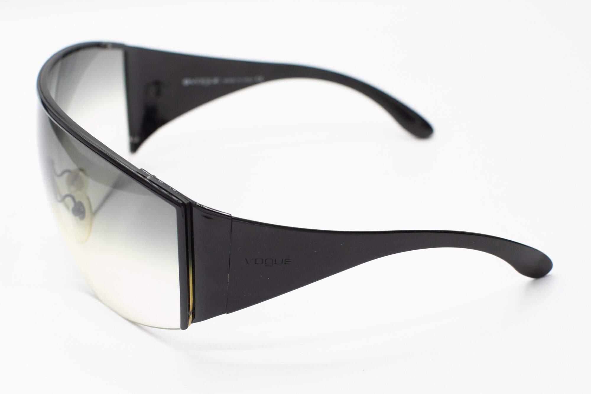 Accessoires Zonnebrillen & Eyewear Zonnebrillen Brede schild zonnebril 2000s zwart metalen halve velg frame VOGUE VO3512-s 