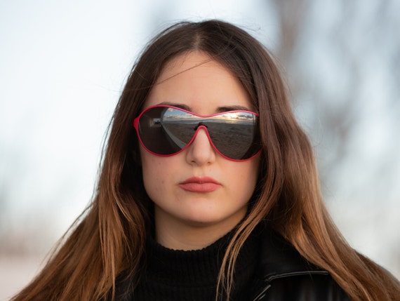 Dolce & Gabbana 2000s Shield Sunglasses Fuchsia Curvy DG  display picture 2