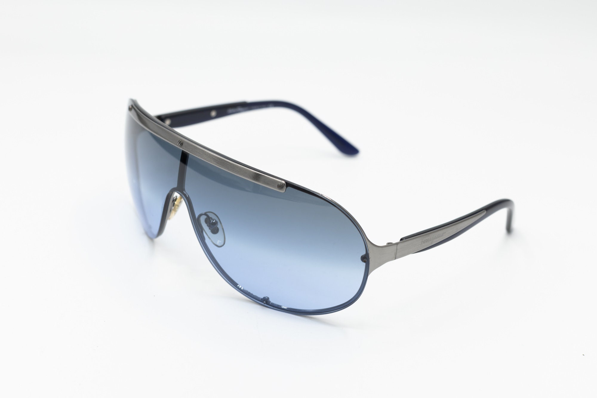 Ferragamo 1136 Sunglasses, 2000s Shield Frame With Gradient  display picture 2