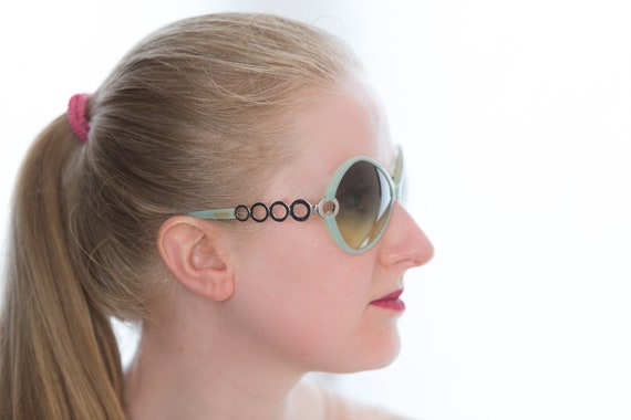 Moschino women's 2000s sunglasses green M3708s - image 3