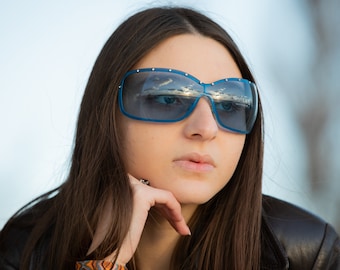 Blå solglasögon med sköldomslag från 2000-talet, VOGUE i metall, 3510s-b