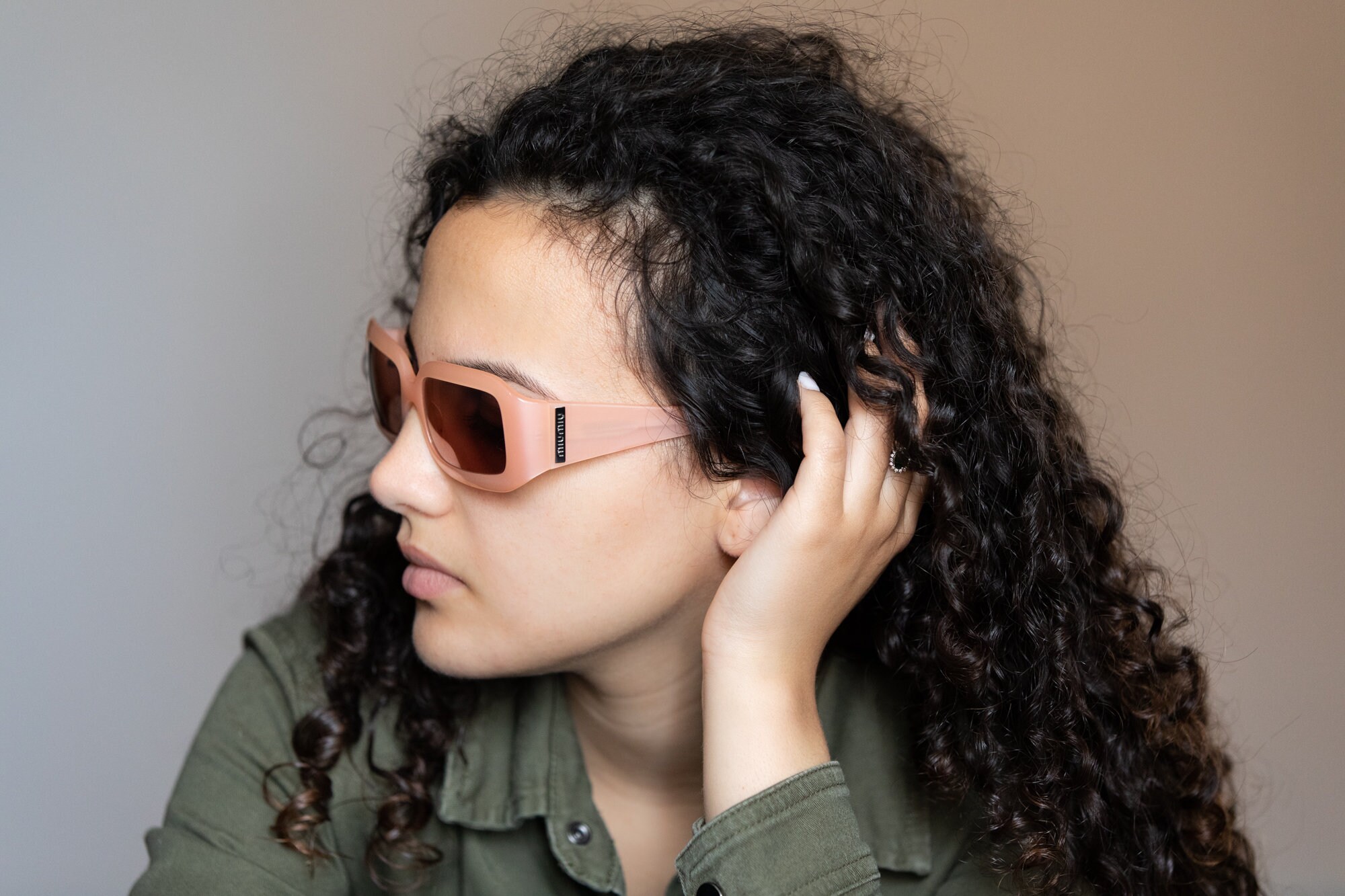 【希少】Miu Miu サングラス SMU21G ロゴ付き ピンク系 レアモデル 希少】Miu Miu サングラス SMU21G ロゴ付き ピンク系 レアモデル